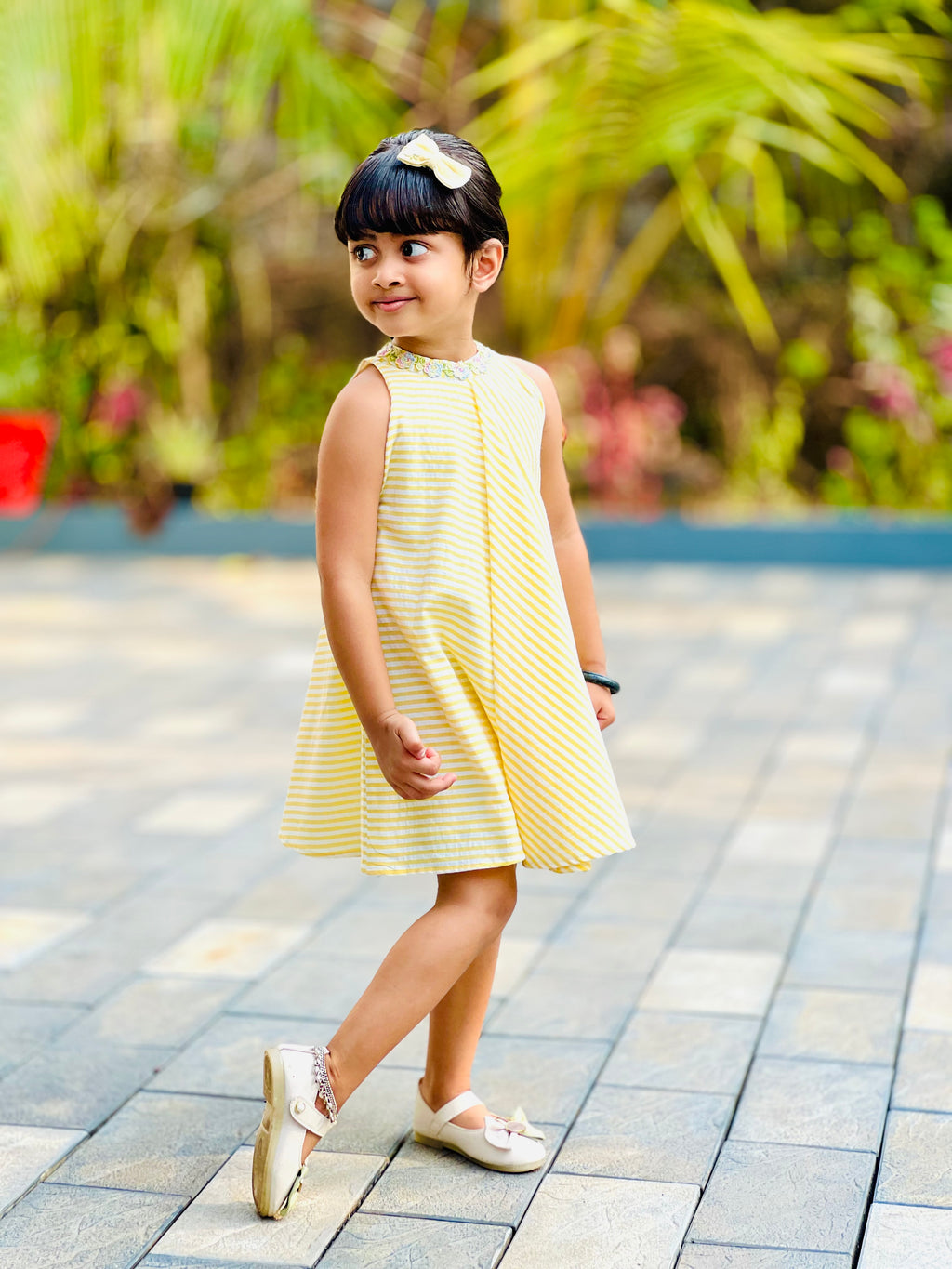 "Stripes, sunshine, and summer smiles💫☀️💫☀️