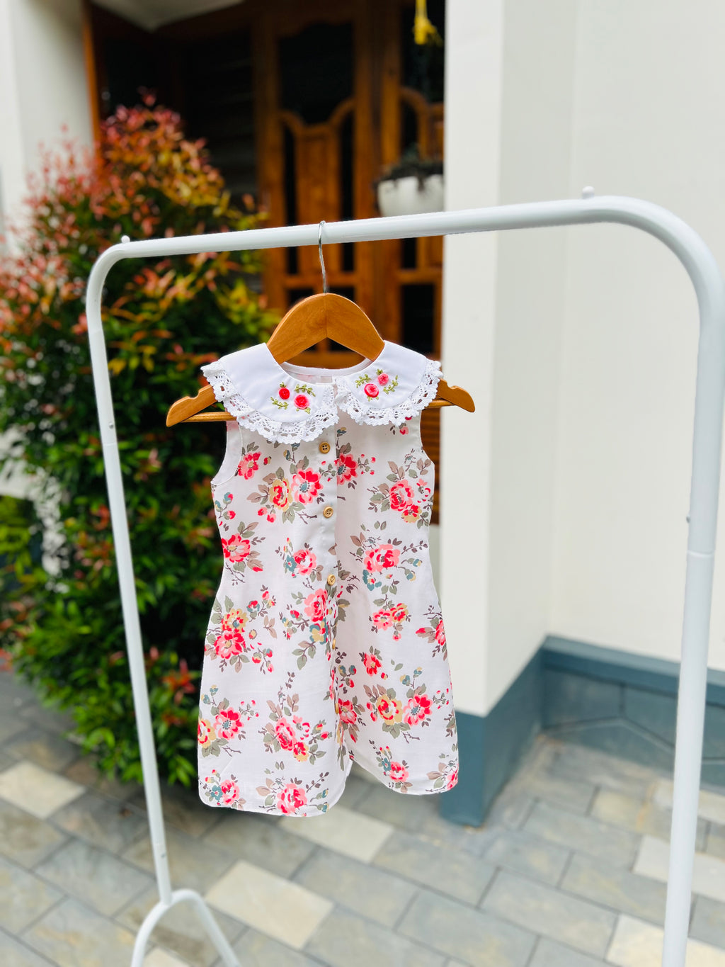 🌺 “Little flower, big charm.”